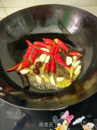卤味红烧猪蹄的做法步骤：5