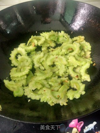 五花肉炒苦瓜的做法步骤：5