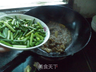 蒜苔炒子鸭的做法步骤：8