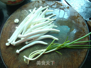 丸子菌菇汤的做法步骤：1