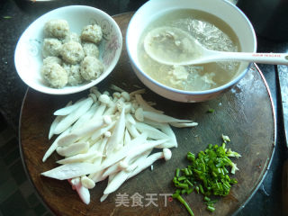 丸子菌菇汤的做法步骤：2