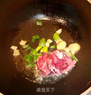 木耳白菜炒肉的做法步骤：4