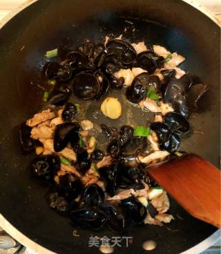 木耳白菜炒肉的做法步骤：6