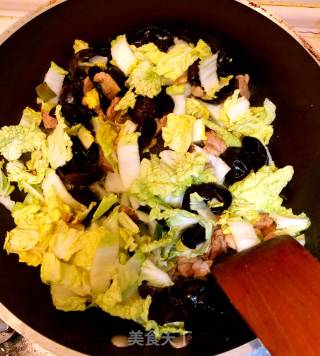 木耳白菜炒肉的做法步骤：7