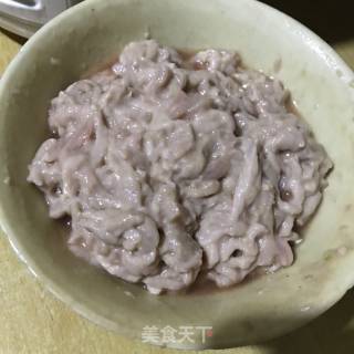 外婆家鱼香肉丝的做法步骤：1