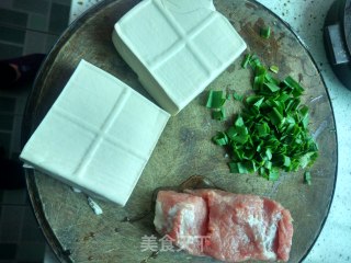 瘦肉豆腐丸子--空气炸锅的做法步骤：1