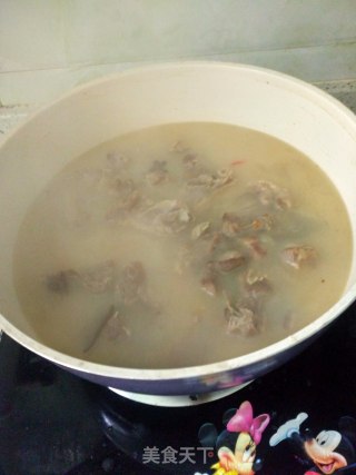 香菜老鸭汤的做法步骤：10