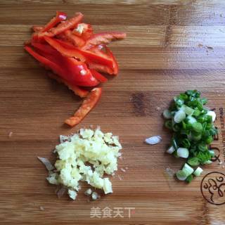白菜梗子芹菜炒肉丝的做法步骤：6