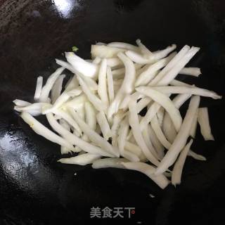 白菜梗子芹菜炒肉丝的做法步骤：9
