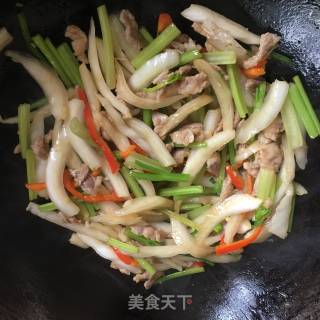 白菜梗子芹菜炒肉丝的做法步骤：15