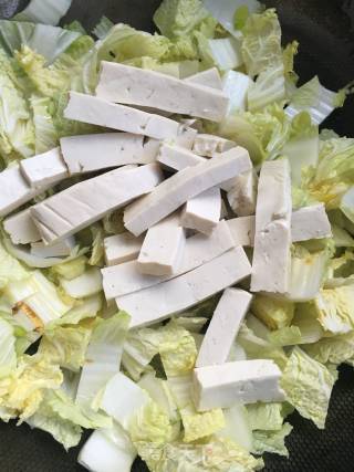 白菜炖豆腐的做法步骤：7