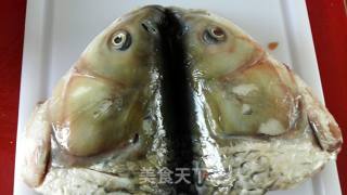 炖草鱼头的做法步骤：1