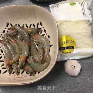 蒜蓉粉丝蒸虾的做法步骤：1