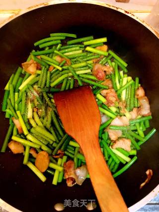 家常蒜苔炒肉的做法步骤：7