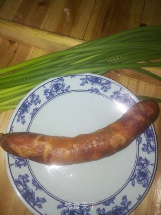 腊肠炒蒜苔的做法步骤：1