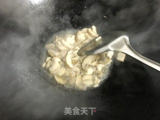 蘑菇鱼头汤的做法步骤：7