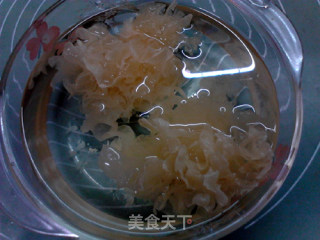 黑枸杞银耳羹的做法步骤：3