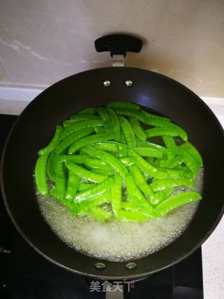 腊炒荷兰豆的做法步骤：2