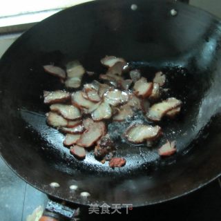 大块白菜炒腊肉的做法步骤：2