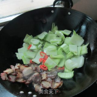 大块白菜炒腊肉的做法步骤：4