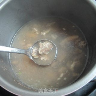 牛腩莴笋片的做法步骤：1
