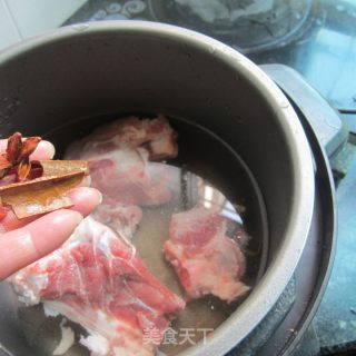 拆骨海带汤的做法步骤：3