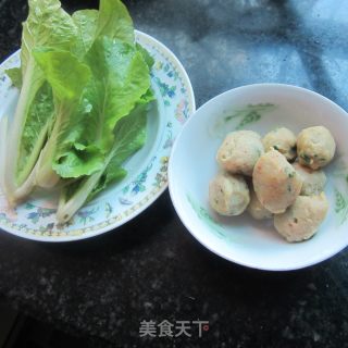 小白菜丸子汤的做法步骤：1