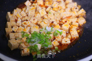 香菇酱炒豆腐的做法步骤：5