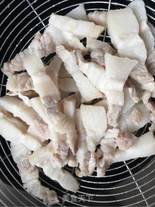 五花肉炒土豆丝的做法步骤：6