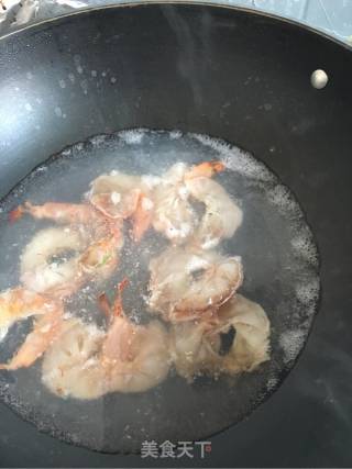 迷迭香虾仁滑蛋的做法步骤：1