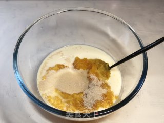 金灿灿红火火，一个蒸蒸日上的南瓜发糕的做法步骤：6