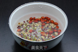五谷麦胚粥的做法步骤：2