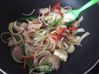 洋葱炒鸡蛋的做法步骤：7