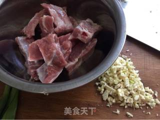 蒜香排骨的做法步骤：1
