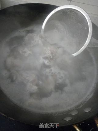 土豆山药炖排骨的做法步骤：2