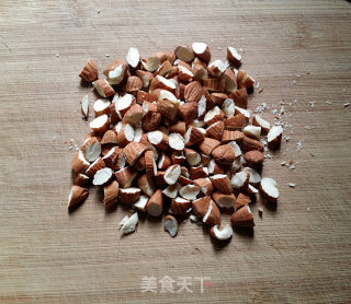 杏仁花生蔓越莓牛轧糖的做法步骤：3