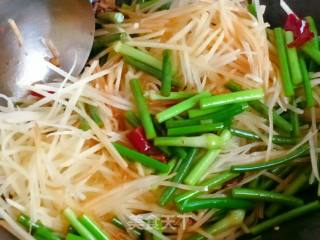 腊肉蒜薹土豆丝的做法步骤：5