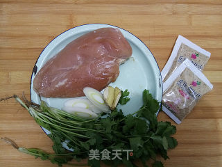 香拌鸡丝的做法步骤：1