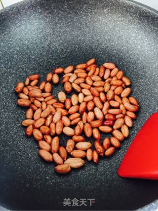 果仁菠菜的做法步骤：1