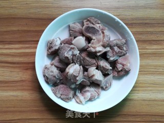 马蹄冬菇羊肉汤的做法步骤：3