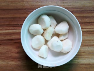 马蹄冬菇羊肉汤的做法步骤：4