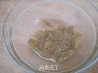 葡萄干面包布丁的做法步骤：1