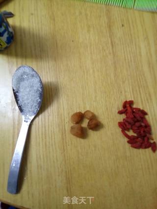 简单养颜的下午茶---桂圆枸杞水的做法步骤：1