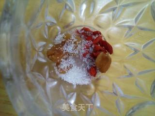 简单养颜的下午茶---桂圆枸杞水的做法步骤：2