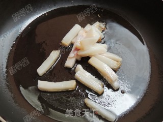 腊肉炒芹菜的做法步骤：3