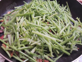 腊肉炒芹菜的做法步骤：7