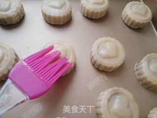 广式豆沙月饼的做法步骤：13