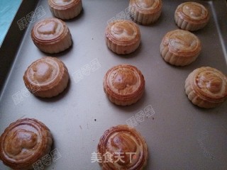 广式豆沙月饼的做法步骤：14