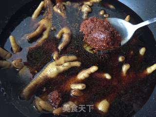 香菇酱卤鸡爪的做法步骤：8