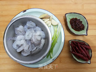 香辣虾仁的做法步骤：1